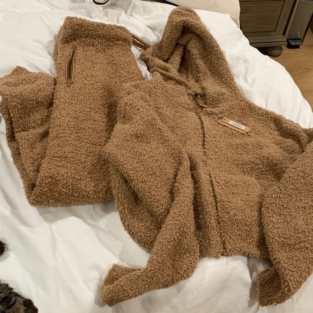 BNWT SKIMS cropped Hoodie and Pants Set s/m